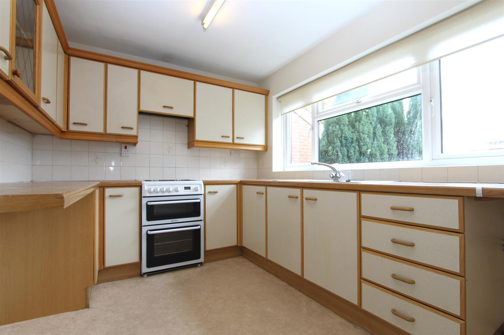 4 bed property in Linden Avenue, Kidderminster